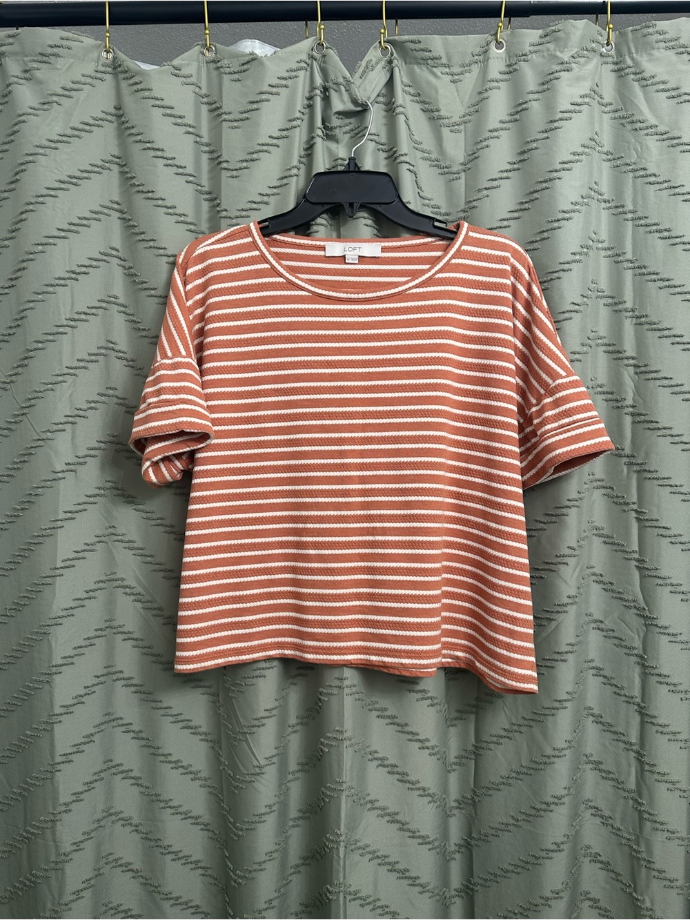 Ann Taylor LOFT top shirt blouse size XL
striped short sleeve
true to size, ca